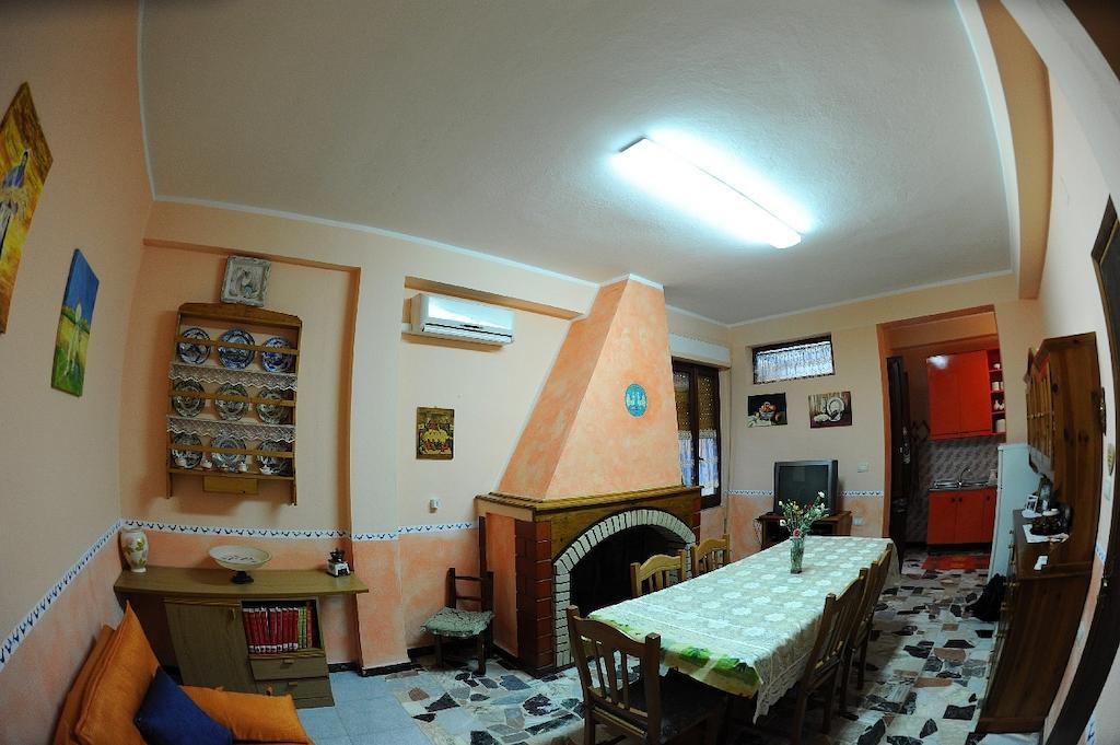 B&B Antoclo Di Concas Angela Margherita Villacidro Extérieur photo